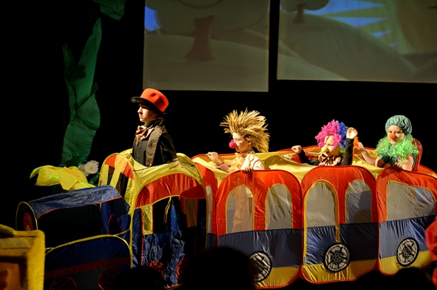 Спектакль «Жукашечка в стране трудных насекомых»